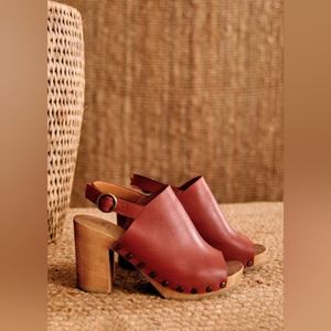 Sezane Dakota High Clogs in Terracotta Red Wooden Heels Buckle Chunky Platform